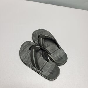 3/$15 Boys wave zone flip flops size 13
